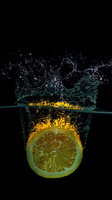 Lemon Spray Black 4K