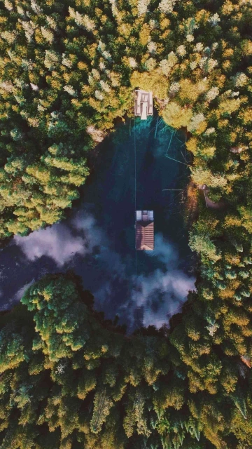 Single Home In Ocean 4K