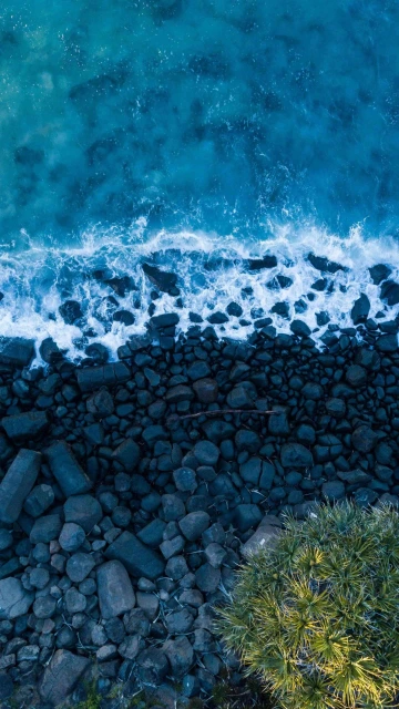Waterfall Rocks 4K