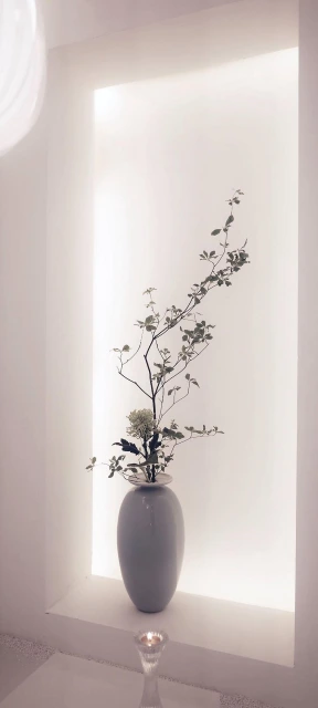 Minimalist Floral Arrangement
